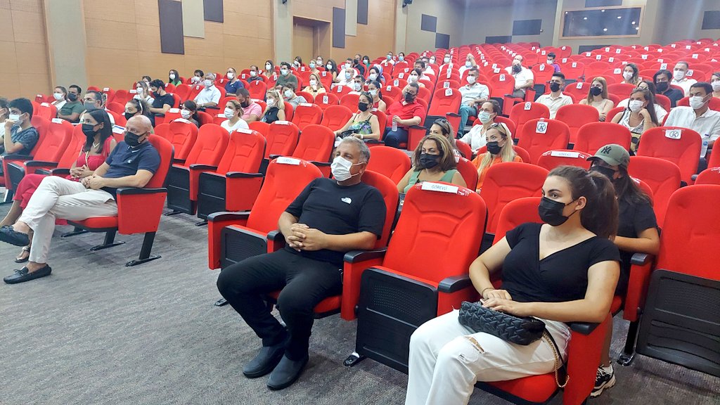 Psikolojik Danışmanımız Zeynep Ezgi KAYA 1. sınıf öğrencilerimizin velileri ile "İlk gün kaygısı ve okul fobisi" sunumunu paylaştı. 🍀🔝💯
#UğurluOlmak #EğitimdeUğur #Uğurkazandırır