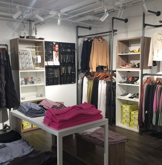 There is a new clothing and home decor boutique at Bishop's Landing called URBN-ish! Find top brands such as Free People and Gordon Ramsay when you head down to their store and shop the latest fashion and homeware products. Visit their Instagram page: https://t.co/XfwC7tVQ1g https://t.co/C7Tasb5Tx4