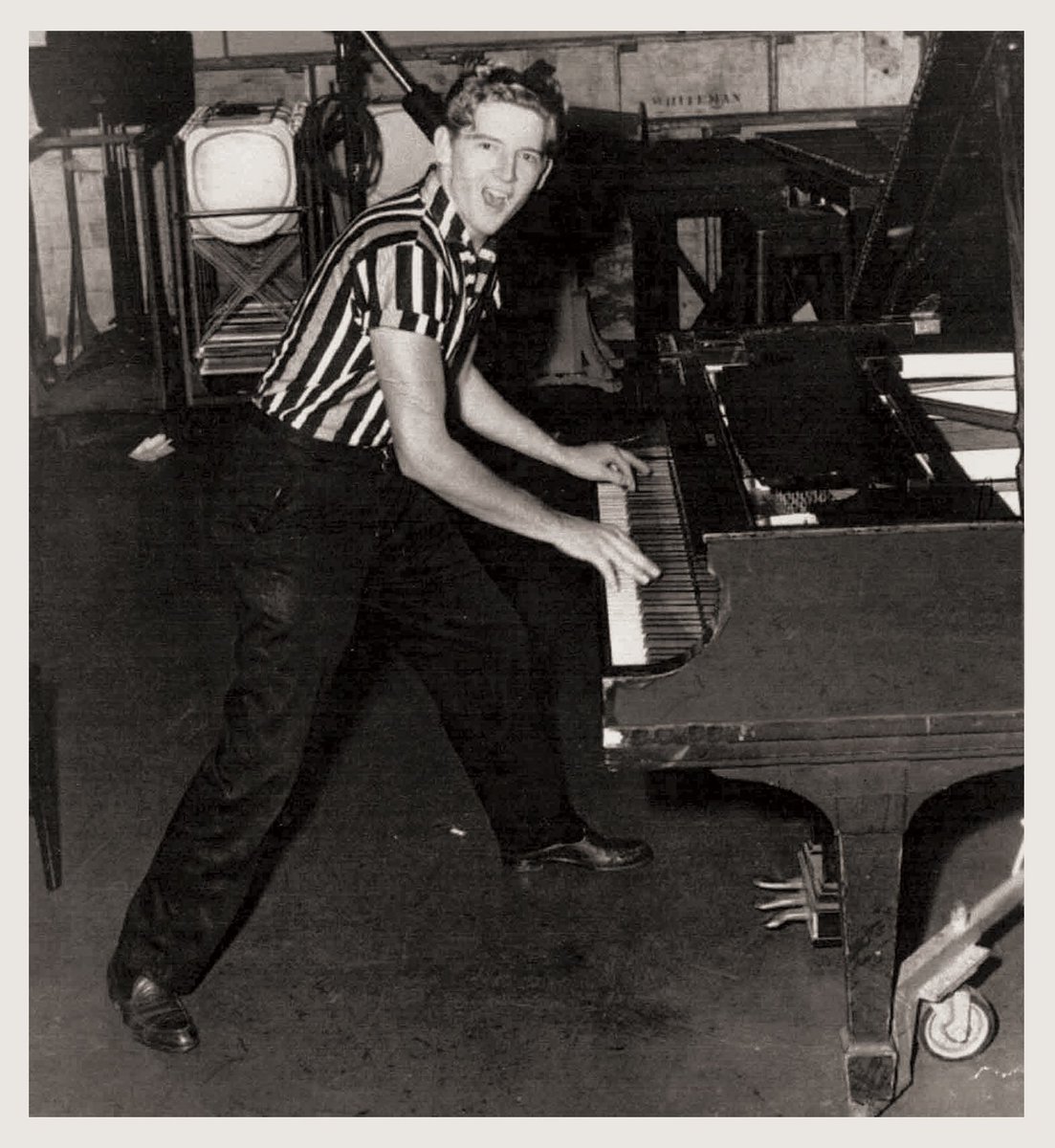 RockabillyRAA's tweet photo. TUESDAY TRACKS 💥 
Jerry Lee Lewis “Whole Lotta Shakin Goin On” Click the link to watch the amazing, upbeat, fun video of his live performance. It sure puts you in a cool mood! https://t.co/WiQbJW2UWX
Photo used by permission of Joey D. Kent, owner of Louisiana Hayride archives https://t.co/yU1a1ArRPO