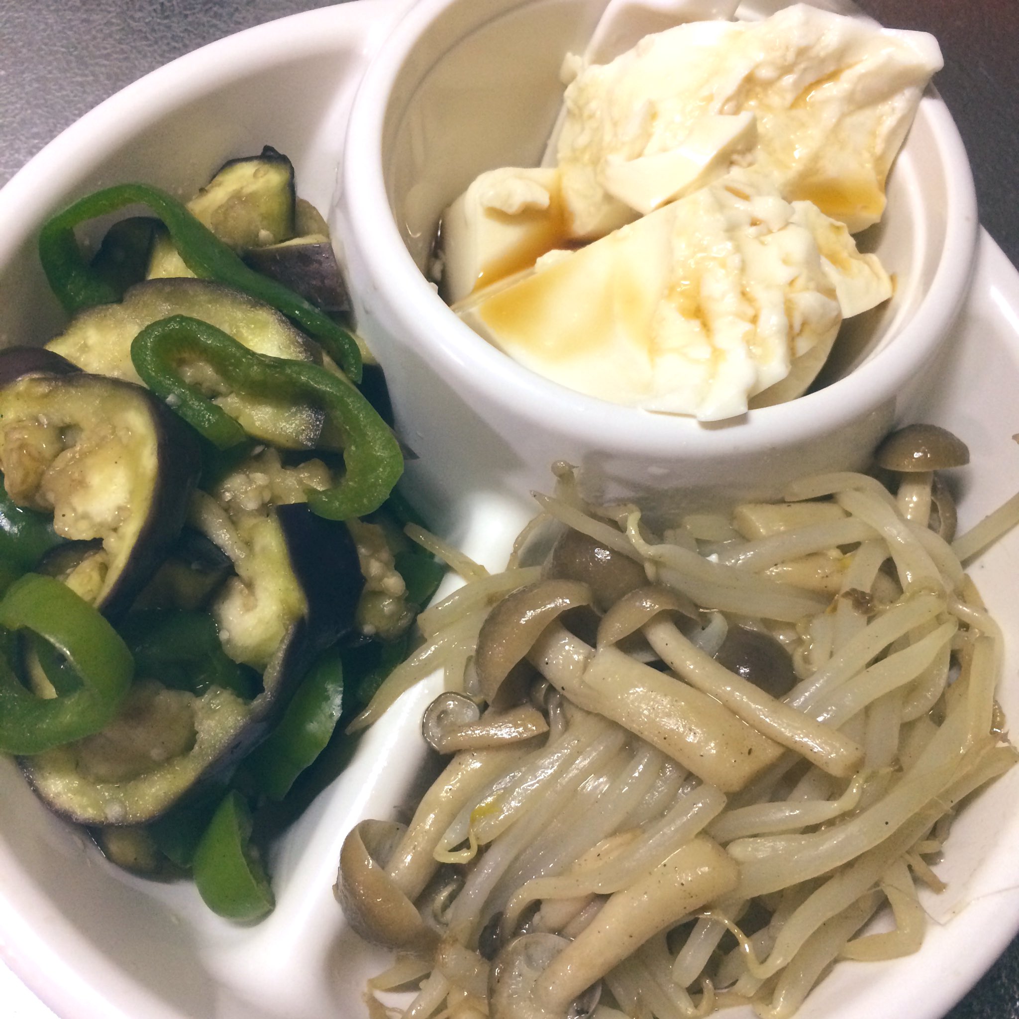 Yueri 今日の晩ご飯 もやし炒め レンチンナスピーマン 豆腐 もやしとしめじが酸っぱい匂い がして 炒めたら無くなるかと思ったけど やっぱり酸っぱい でも加熱したから大丈夫なはず 見切り品は痛むの早いから悩みどころです 貧乏飯 貧乏生活 Yueri 今日の晩ご飯 もやし炒め レンチンナスピーマン 豆腐 もやしとしめじが酸っぱい匂い がして 炒めたら無くなるかと思ったけど やっぱり酸っぱい でも加熱したから大丈夫なはず 見切り品は痛むの早いから悩みどころです 貧乏飯 貧乏生活