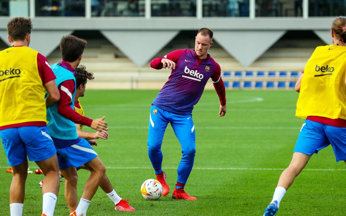 FCBarcelona_es's tweet photo. 🌟 JUGÓN

@mterstegen1 🔝 https://t.co/f1aLv8RYw8
