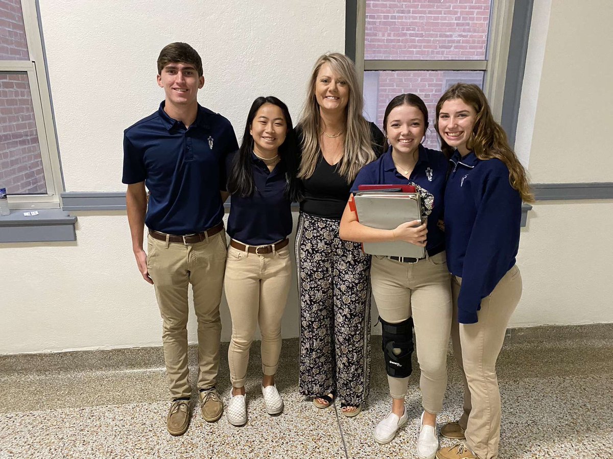 TMPStuco's tweet image. The Monarchs of the Month include the following- Teacher: Mr. Befort                            Faculty/Staff: Kim Stoecklein    Student: Rebekah Schroeder               These people showed outstanding leadership throughout the month and were noticed by many. Congratulations!!!