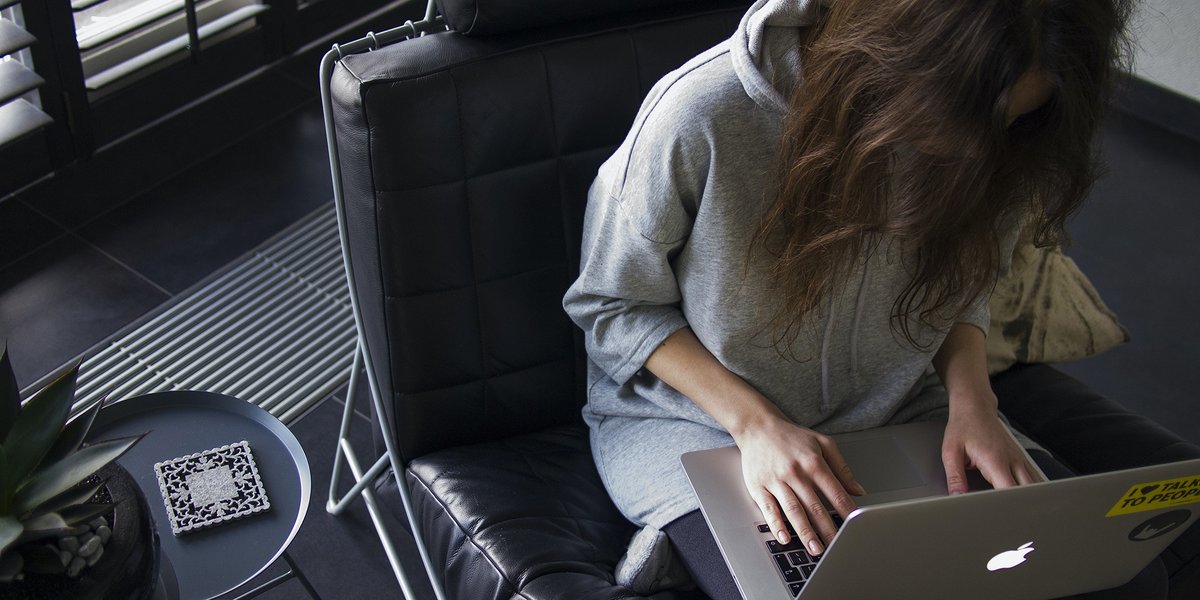 EU_OSHA's tweet image. Working from home? Start moving to prevent #MSDs! 🤸‍♀️

For tips to keep moving at work, check out our #OSHwiki articles 💻🔎 👉 bit.ly/sedentary-OSHw… 

#EUhealthyworkplaces