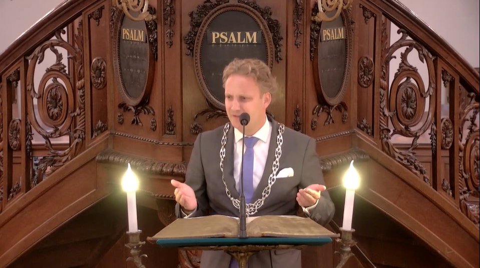 Gouds burgemeester <a href="/PieterVerhoeve/">Pieter Verhoeve</a> opent het nieuwe collegejaar voor de studenten van <a href="/driestarhs/">Driestar hogeschool</a> in de <a href="/sintjanskerk/">Sint-Janskerk Gouda</a>. 'Welkom in het goede Gouda', aldus Verhoeve, in zijn toespraak met veel aandacht voor historie en de betekenis voor het heden. Thema: gewetensvrijheid.