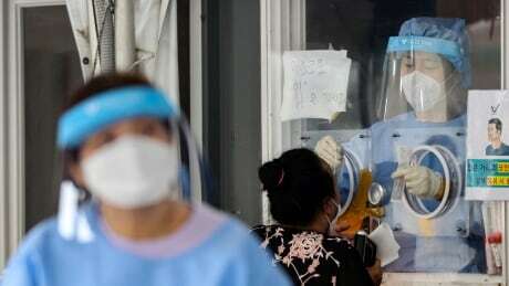 Coronavirus: What's happening in Canada and around the world on Tuesday cbc.ca/news/world/cor…