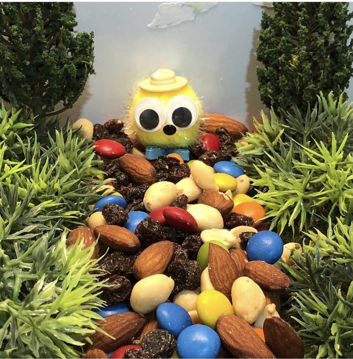 Happy “National Trail Mix Day”! Yum-healthy and delicious!😃😋
#nationaltrailmixday #HealthyEating <a href="/karsnuts/">Kar's Nuts</a> <a href="/punnypeeps1/">Punny Peeps</a> #BeKind