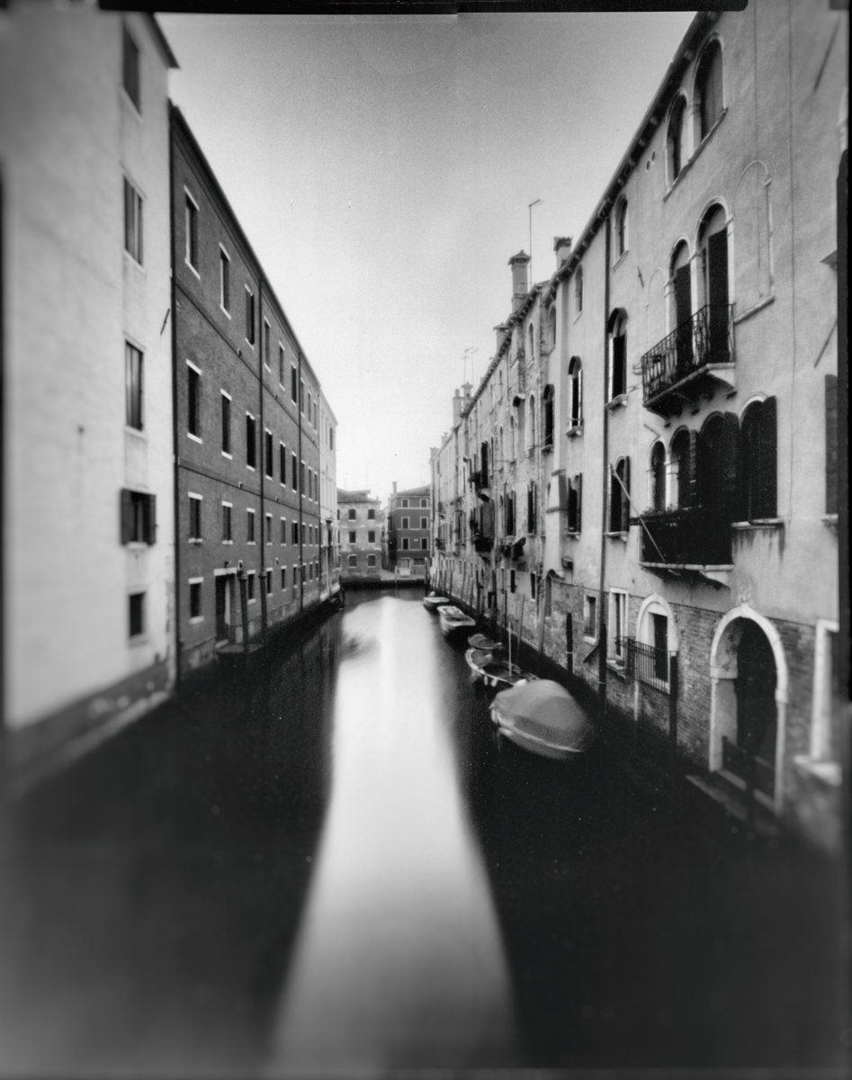 enzociminelli's tweet photo. Venezia #pinhole #pinholephotography #stenopeica #largeformat #largeformatcamera #grandeformato #4x5 #handmadecamera #stenopeico #foma #analogfilm #arsimago #fotografiaanalogica #camerabuilder #diycamera #homemadecamera #largeformatphotography #venezia #venice https://t.co/HRpbgskC6S
