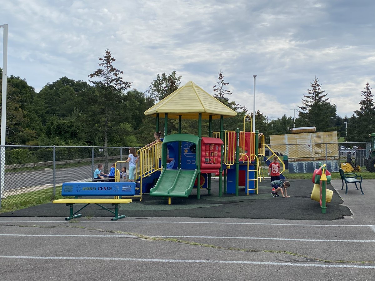 mrsconroyjtps's tweet photo. It’s our first #classreward for making positive choices to be #ready #respectful and #responsible at JTPS 🐾 the #ConroyCrew chose some extra recess to start their day #PBIS https://t.co/lQe90wX7Zx