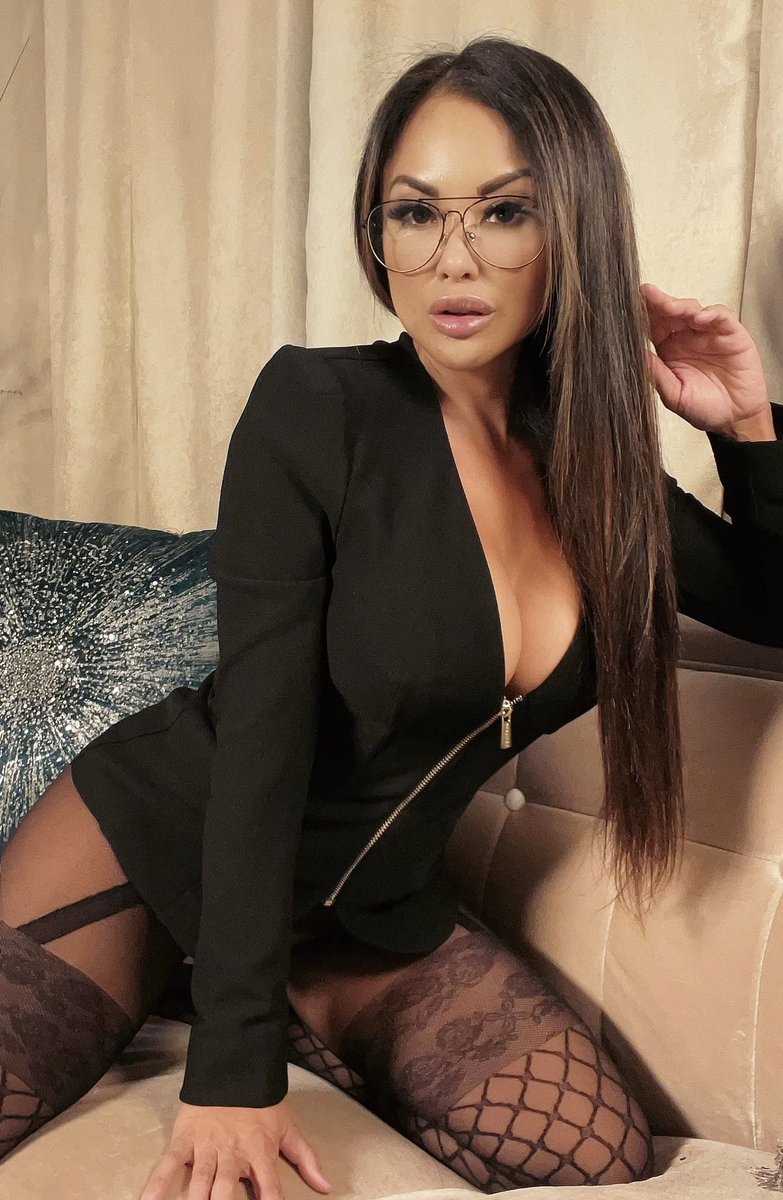 Ha, menga klitoris pirsinglari yoqadi. BBW bilan guruh porno video