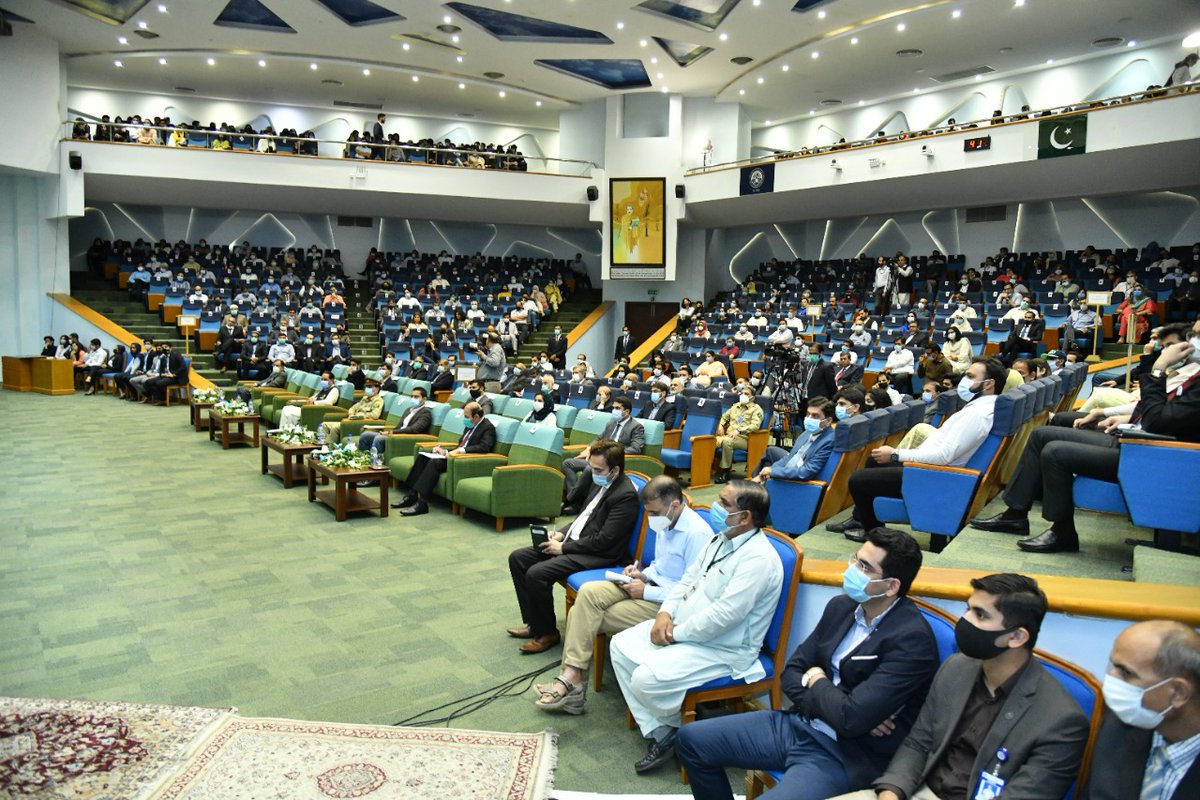 PresOfPakistan's tweet image. یہ انفارمیشن ٹیکنالوجی کا دور ہے، خود کو بدلتے تقاضوں سے ہم آہنگ کرنا ہوگا: صدر مملکت

انفارمیشن ٹیکنالوجی کی وجہ سے طبی شعبے میں بھی نمایاں ترقی ہوئی ہے: صدر مملکت

جدید ٹیکنالوجی کے شعبے میں تیز تر ترقی انسانی زندگی کو آسان اور بہتر بنا رہی ہے: صدر مملکت