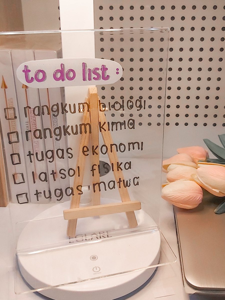 Hari ini lumayan produktif. Lanjutin catatan jaringan tumbuhan, catatan termokimia, latsol fisika sama tugas hari ini