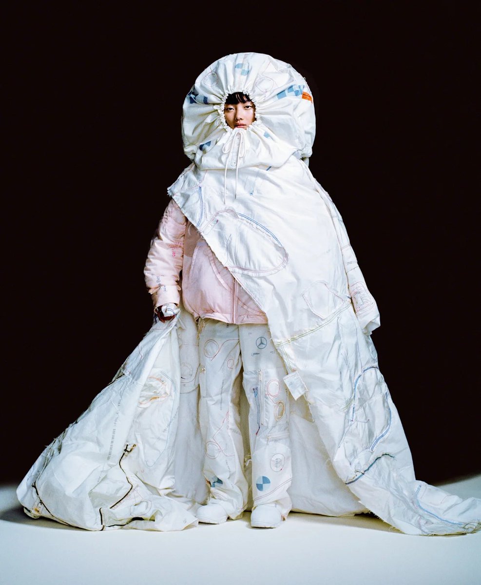 StreetFashion01's tweet photo. Heron Preston x Mercedes-Benz!!!🖤 https://t.co/ZMSb2maBVF