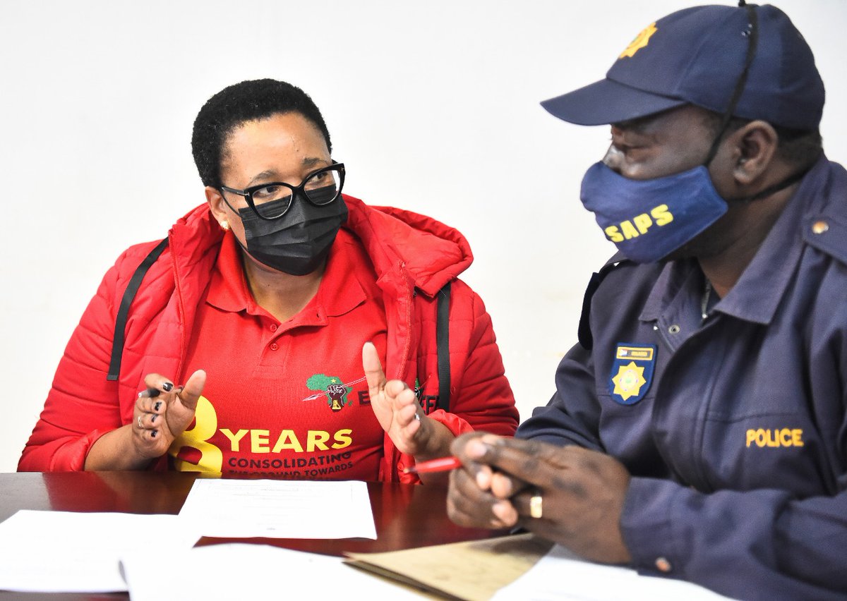 EFFSouthAfrica's tweet photo. NC @veronica_mente and former TG @LeighMathys at the Rosebank police station.

It is the women of this country, who are subjected to forced sterilizations, because this government wants to control which women are allowed to have children on the basis of their HIV status https://t.co/xiuChMVEbQ