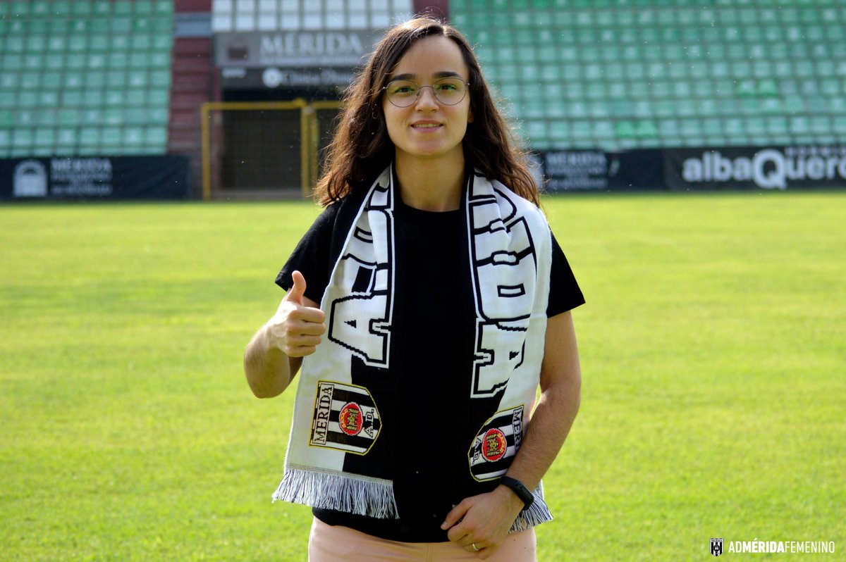 Merida_femenino's tweet photo. ⚔️ ¡A por la nueva temporada, @GraciaRV_4!

🗣️ ¡Vamos romana! ⚪️⚫️

#MéridaFemenino https://t.co/Hil6b5JpDf