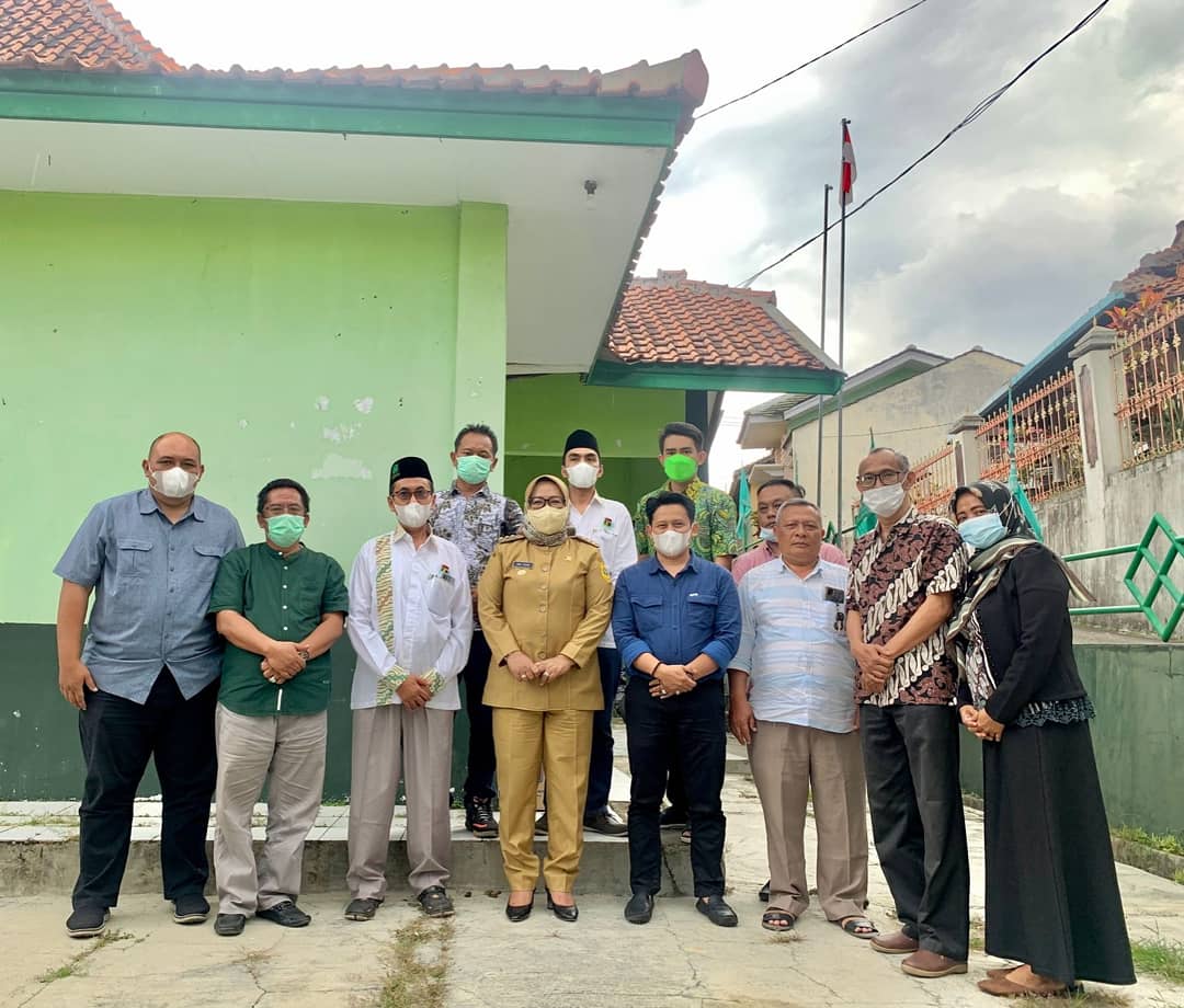 PetigaKuningan's tweet photo. Silaturrahmi Pengurus Harian DPC PPP Kabupaten Kuningan bersama Ketua DPW PPP Jawa Barat, ibu Ade Yasin yg sekaligus sebagai Bupati Bogor 

#PPP #PPPKuningan #AdeYasin #BupatiBogir https://t.co/jRiMd4Q656