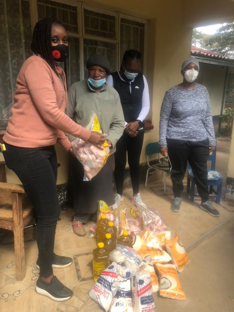 PurposeZim's tweet photo. Gogo Jabangwe we appreciate everything you are doing for the orphans may God continue to bless you and your team!! https://t.co/jbjDKSy92e