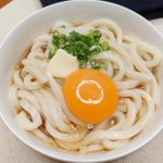 バターとオイスターソースの組み合わせがとっても美味しそう!簡単お手軽なうどんレシピ!