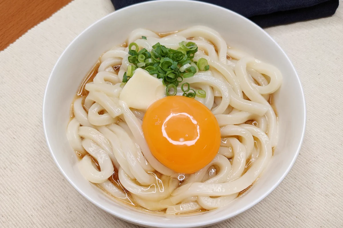 バターとオイスターソースの組み合わせがとっても美味しそう！簡単お手軽なうどんレシピ！