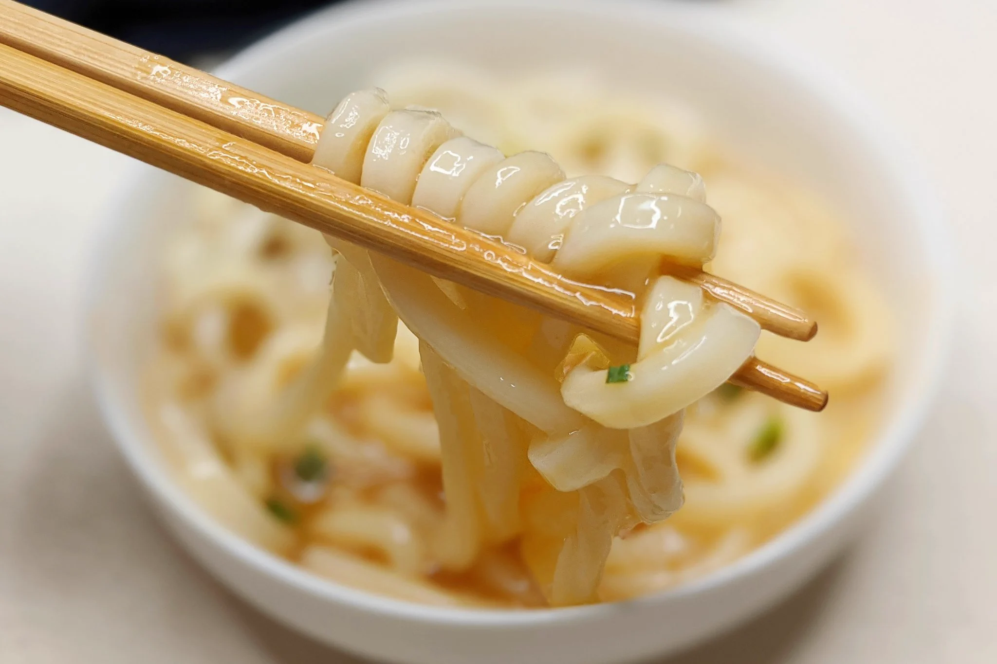 バターとオイスターソースの組み合わせがとっても美味しそう！簡単お手軽なうどんレシピ！