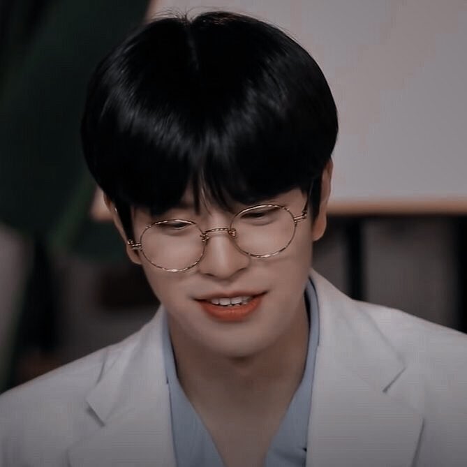 virqosvng's tweet photo. # # price tag - seungjin au

wherein nigel’s (seungmin) friend decided to sell him on shopee as a joke to get back at him when he once disturbed his friend’s slumber. chaos ensues when a student named zerel (hyunjin) actually bought nigel.
︎ https://t.co/TpJcXmQ1PF