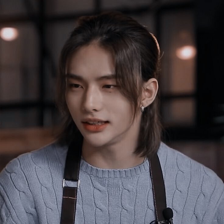 # # price tag - seungjin au

wherein nigel’s (seungmin) friend decided to sell him on shopee as a joke to get back at him when he once disturbed his friend’s slumber. chaos ensues when a student named zerel (hyunjin) actually bought nigel.
︎