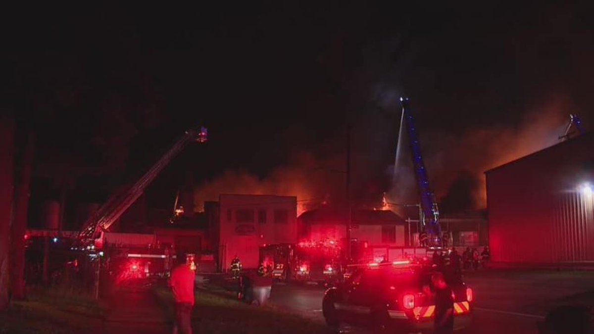 FOX2News's tweet image. Owner vows to rebuild after devastating fire at SW Detroit manufacturing site fox2detroit.com/news/owner-vow…