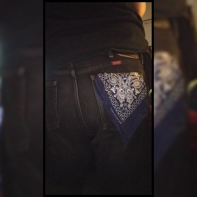 In accordance with the hanky code, which I will post after this, in this thread, the navy blue in right