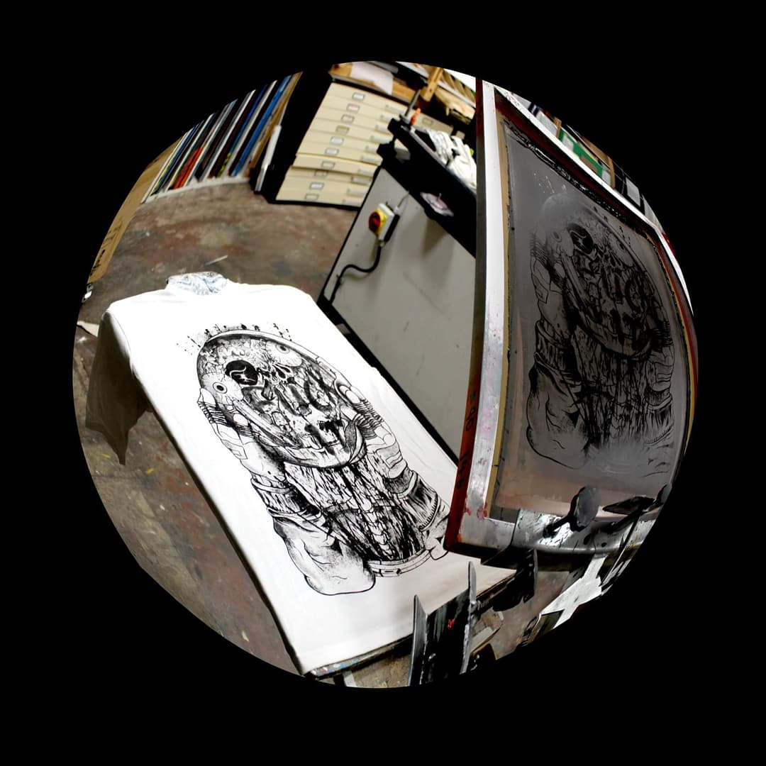 diveonreentry's tweet image. Fuuuuuuuuuuuu
.
#print #printsnotdead #printmakingstudio #screenprint #screenprintingaddicts #screenprintinglife #printmaking #printmakersprocess #stattlab #dive #atelier #studio #workshop #textileprint #ink #distressedunrest #truegrittexturesupply #vintage  #handmade #spaceman