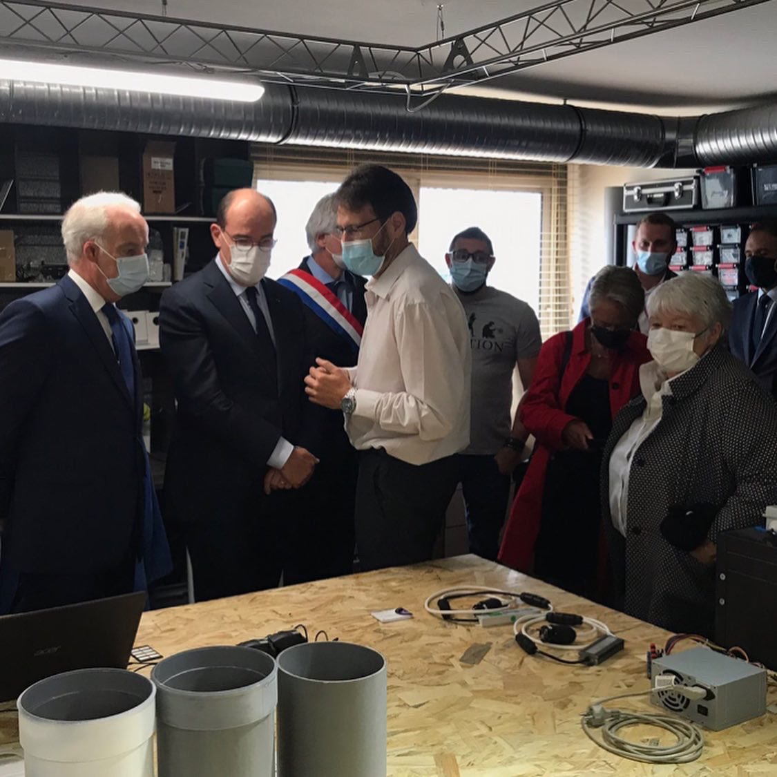 Le 1er ministre <a href="/JeanCASTEX/">Jean Castex</a> en visite dans le nouvel atelier de <a href="/PTimelapse/">Timelapse Go</a> ! Entre co-working et fab-lab, à l’atelier Normand, notre responsable Bretagne-Normandie a présenté aux ministres présent notre solution de suivi de chantier et timelapse ! <a href="/cedric_o/">Cédric O</a> <a href="/alaingriset/">Alain Griset</a>