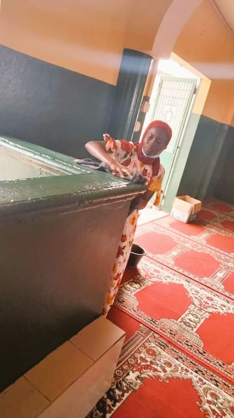Cojeleg's tweet photo. MATINÉE D'ASSAINISSEMENT.

Dans le souci de pérenniser la paix, la cohésion sociale et le vivre ensemble. Notre structure COJELEG à travers l'initiative ''la BRIQUE QUI SAUVE'' a effectué ce matin une activité hautement citoyenne,celle d'assainir la mosquée de sangoyah pharmacie. https://t.co/UtWQIYPR2B