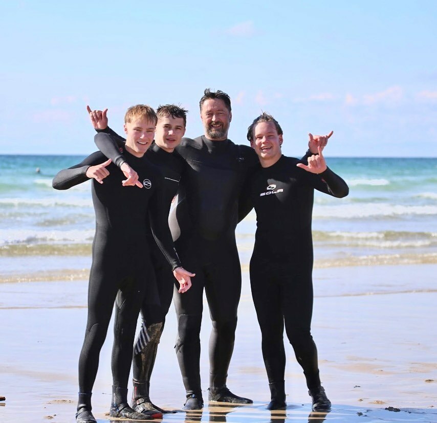 We love it when our friends and instructors bring more friends to come surf with Us! @ytsorf700 Frosty ! We miss you ! 
.
.
.
#escapesurfschoolnewquay #escapefamily #friendsthatarefamily #fadamaly #escapesurfschool #surfer #surfcoach #surfergirl #surferboy #lovenewquay #surf…