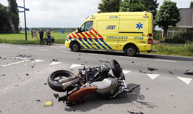 Motorrijder gewond door aanrijding met auto in Sint Hubert