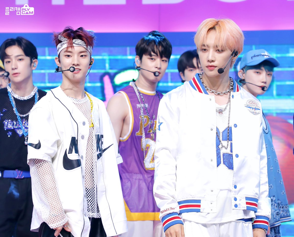 BbangSunFrance's tweet photo. [TWITTER] YOUNGHOON et SUNWOO 

Photos des coulisses de Simply Kpop

#THEBOYZ #더보이즈 #선오 #더보이즈선오 @WE_THE_BOYZ #영훈 #더보이즈영훈 #YOUNGHOON #SUNWOO

#MiniCroissant

[1/2] https://t.co/a9vF20apK3