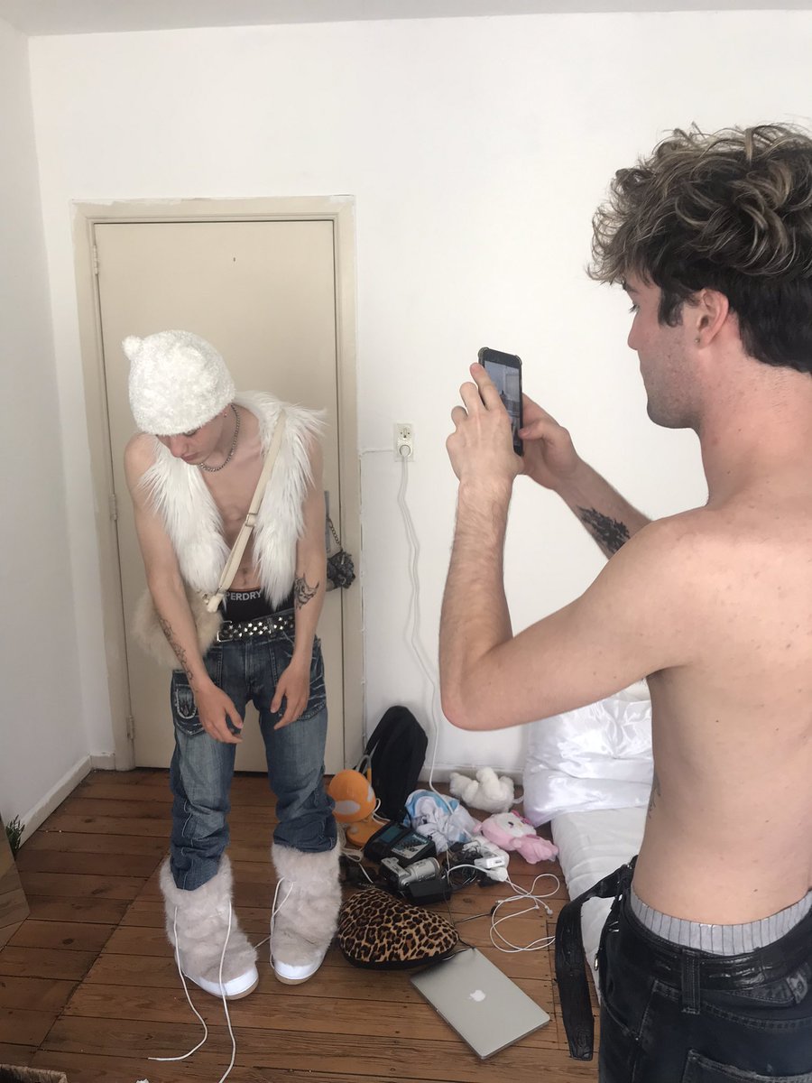 photoshoot with the girls 🤫💯