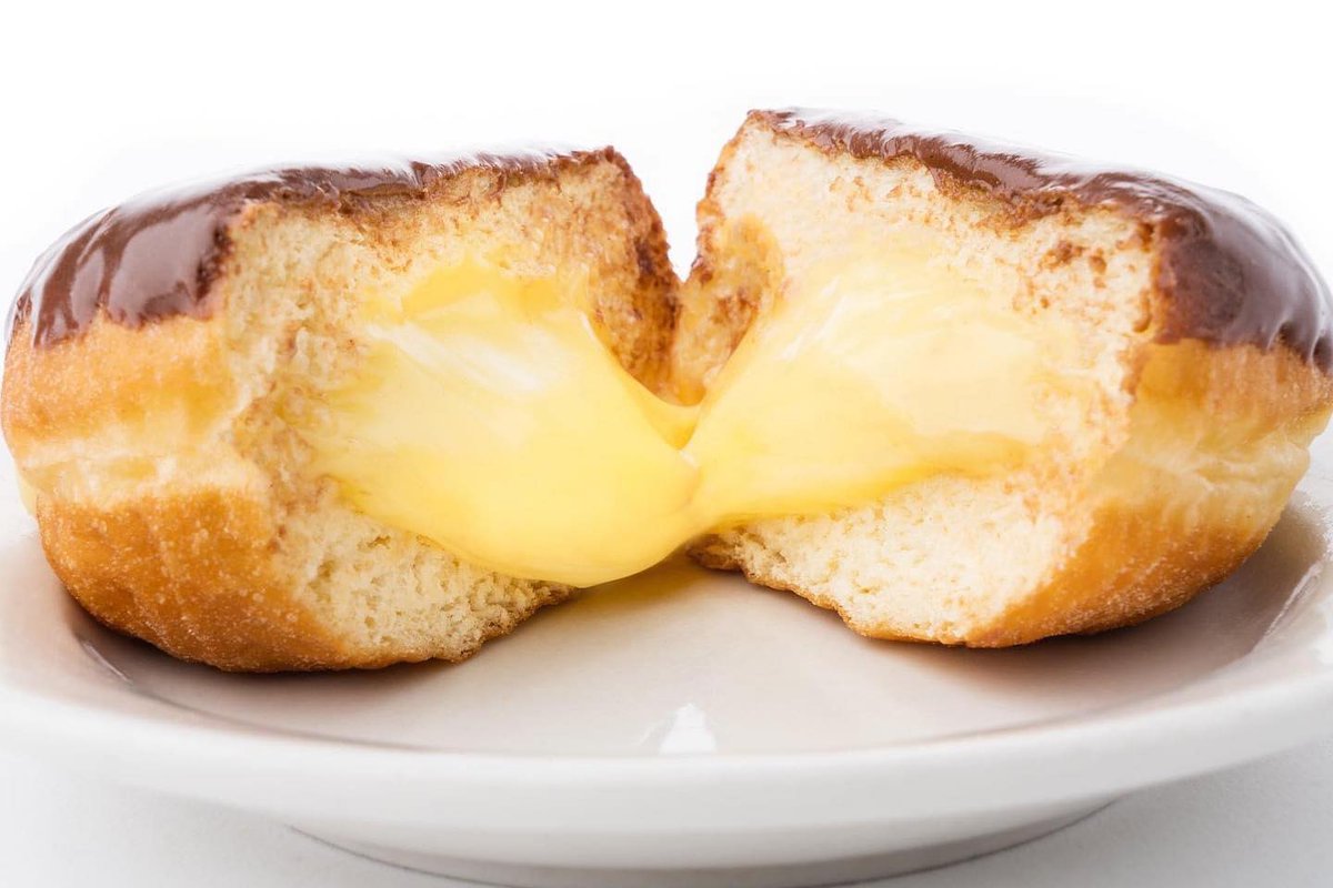 Do you eat the donut with the filling or do you break it open and lick out the filling first? We've got to know, comment below! 🤔🍩
#donutsdelite #donutsdeliteeverybody #empireatculver