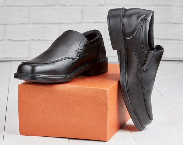 TreadsOfficial's tweet photo. 💥Buy MONACO school shoes - Now from just £24.95!💥
https://t.co/NyOgMXZiDB
Free delivery. Free returns. Lower price.👞

#TreadsSchoolShoes #schooluniform #school2021 https://t.co/SiYOHrQkDX