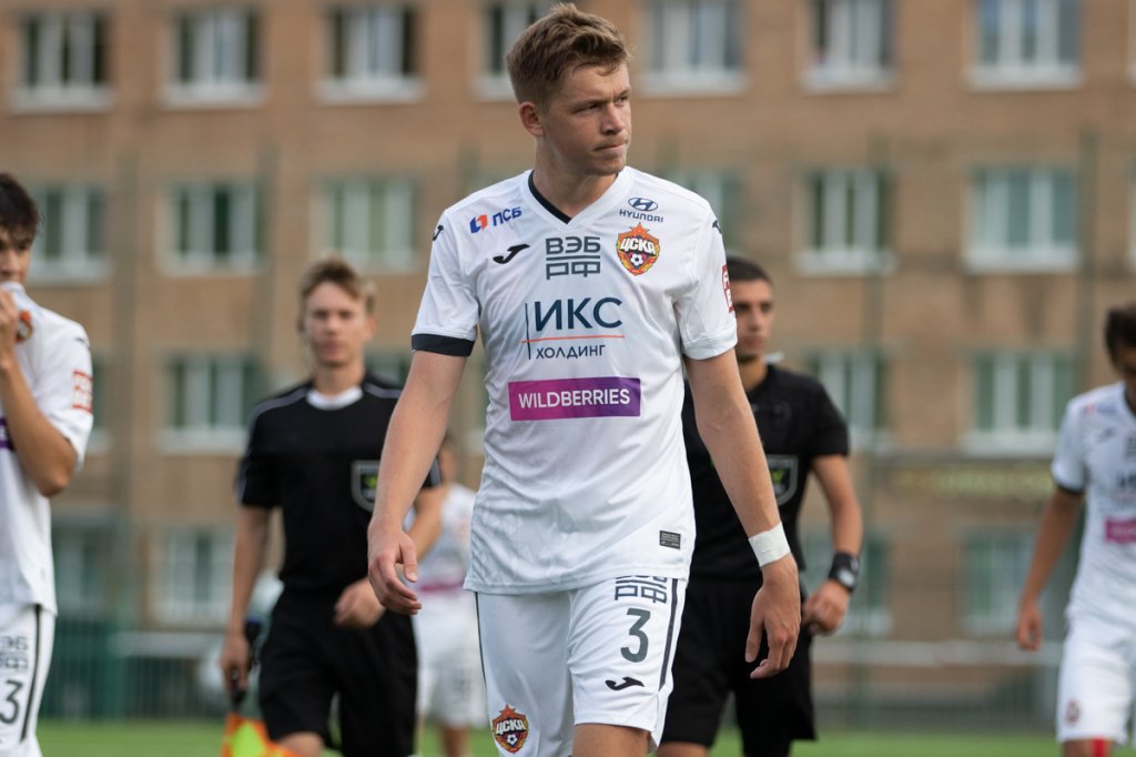 pfc_cska's tweet photo. Бруно @bruno_fuchs99 прошел обследование, которое выявило повреждение мышц задней поверхности правого бедра. Ожидается, что защитник вернется в общую группу армейцев к концу сентября 

📃 https://t.co/TeHQUWq1SR https://t.co/vCLqCvUOUr