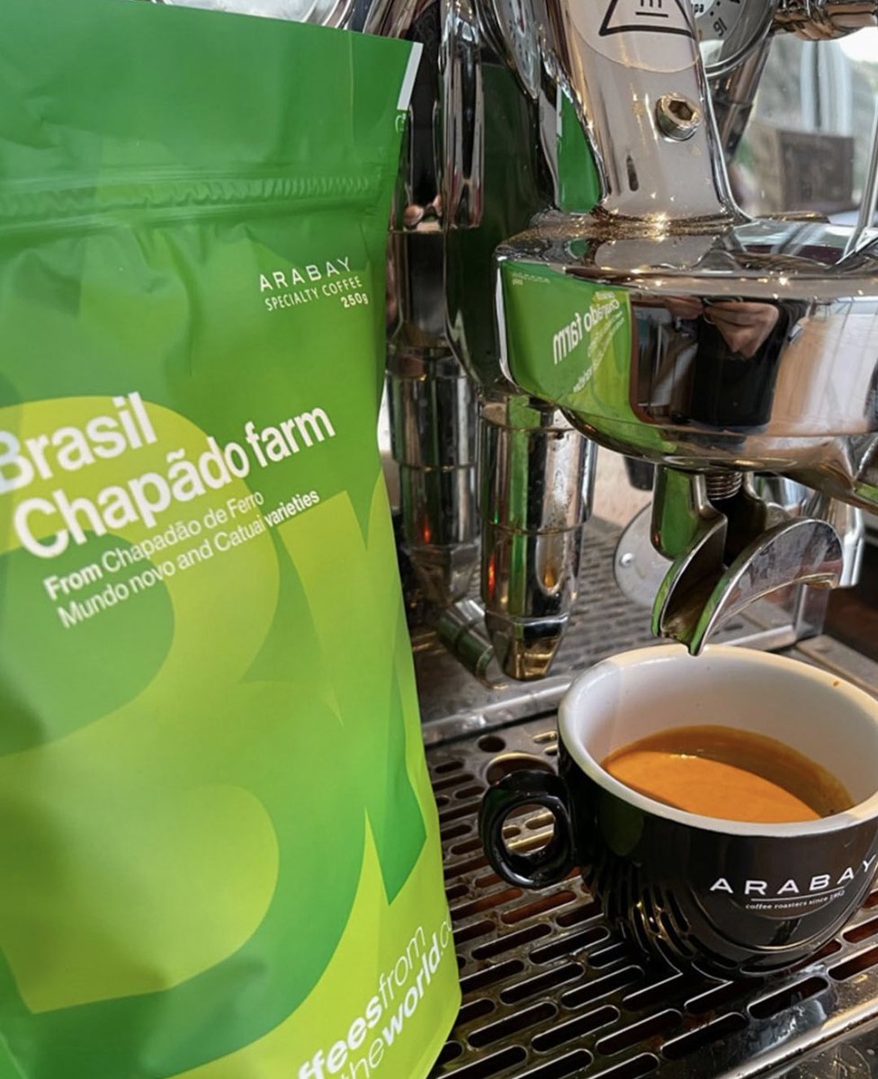 ArabayCoffee's tweet photo. Este es nuestro café de la semana. Ya sabes: #SIGUEelAROMA
🌎 Origen: Brasil
🏡 Finca: Fazenda Chapadão de Ferro
🌱Proceso: Lavado
⛰️ Altitud: 1.150-1.200 m
🌱 Variedades: #MundoNovo y #Catuai
#Arabayroasters #specialtycoffee #arabayshop https://t.co/dxcYh5bDI0