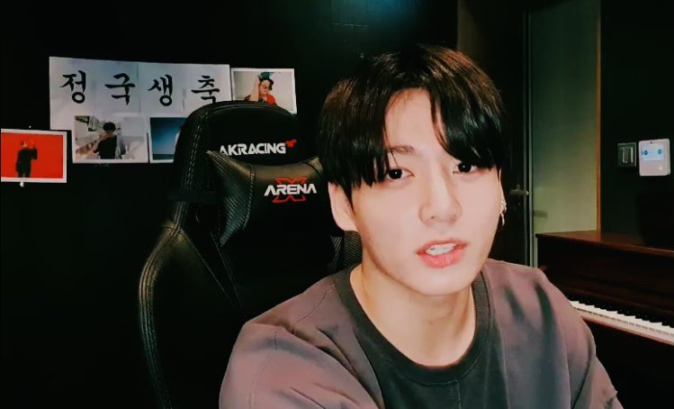 everydayv1230's tweet photo. 우리 정국이가 이 밤에 아미들
다 녹이는중😭☺💜

#정국아_25번째_생일축하해 
#꾹이생일ᄎᄏ #HAPPYJKDAY 
#눈을보고말할래요_보고싶었어요
#꽃길위에_우산이되어줄게
#정국이의_눈부신_스물다섯_생일축하해
@BTS_twt https://t.co/53xwCYqF3R