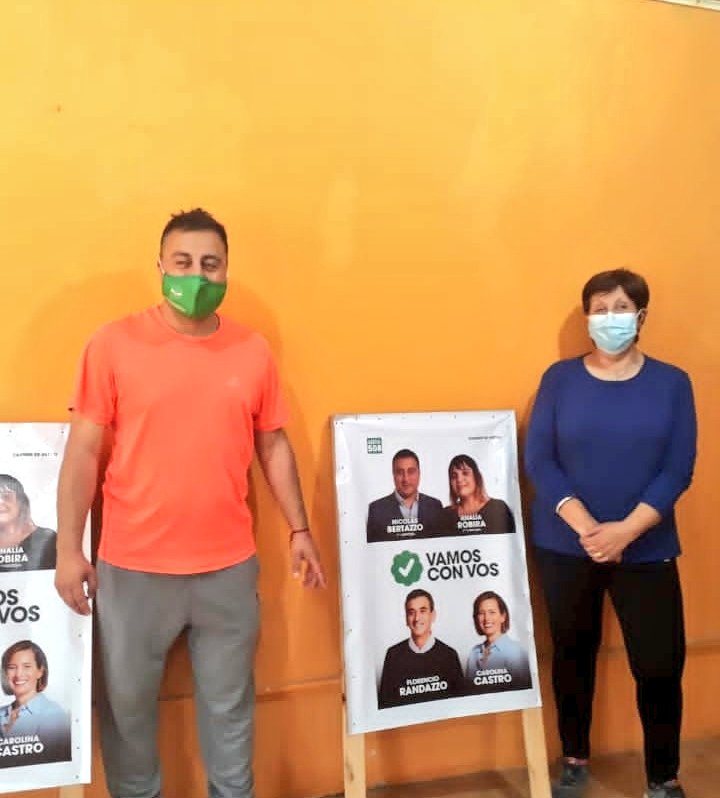 ✔️Militar también es acompañar!
Ayer en #CarmendeAreco con nuestro precandidato a concejal, Nicolás Bertazzo.

Ni de un lado ni del otro, del tuyo!

#Vamosconvos #Hayotrocamino
<a href="/GracielaCamano/">Graciela Camaño</a> <a href="/RandazzoF/">Florencio Randazzo</a> <a href="/partido3p/">Partido Tercera Posición</a> <a href="/stellamendano/">Stella Mendaño</a>