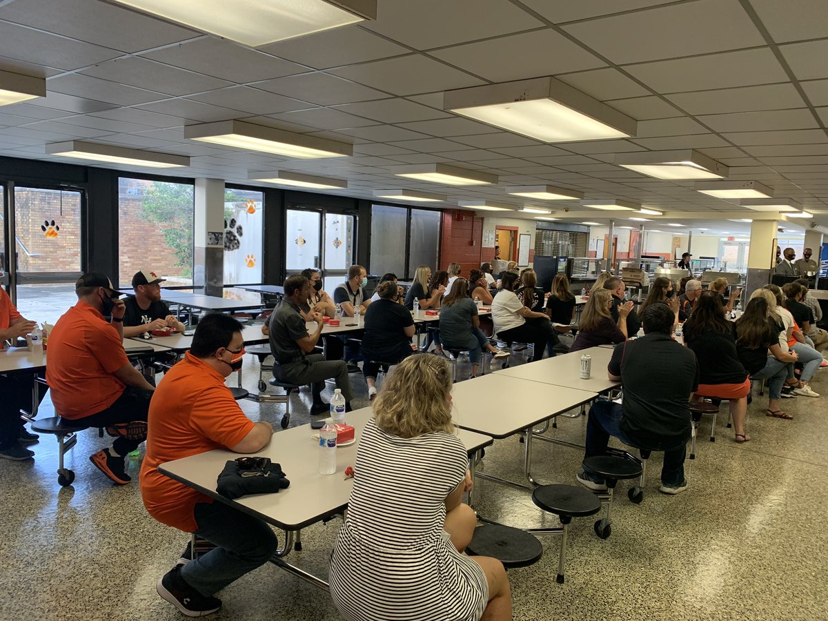 NewHanoverHS's tweet photo. Family. 🧡🖤🔸 https://t.co/u4x0nEo5wZ