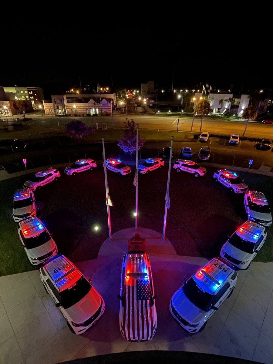 kissimmeepolice's tweet photo. 13 patrol cars for the 13 service men and women who lost their lives in Afghanistan. Our hearts go out to their families and friends. May they Rest In Peace and never be forgotten. https://t.co/6PdMdEiKak