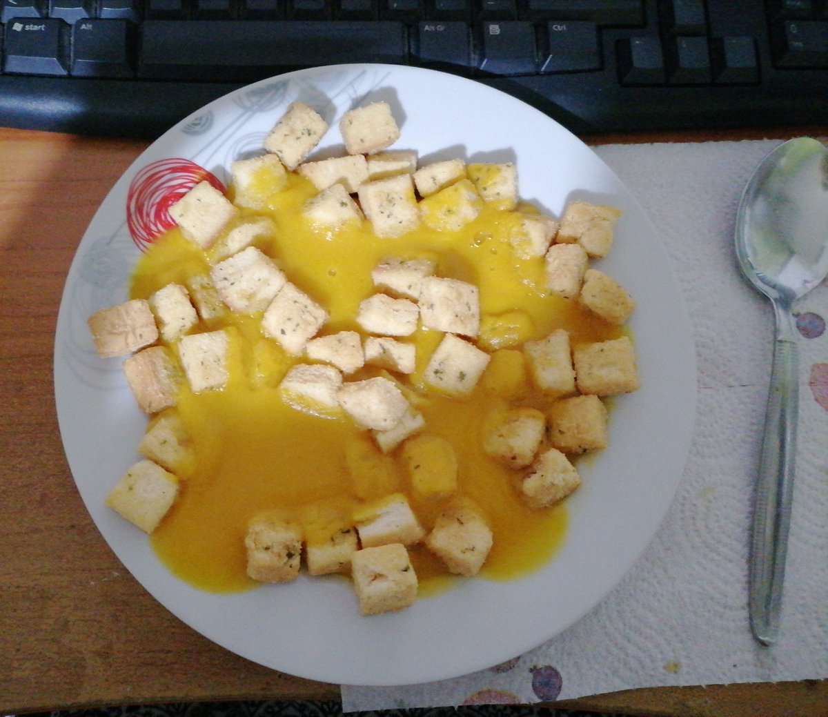 Vilm4ZS's tweet photo. Today lunch..
SaanSook Croutons with pumpkin soup..
So good!
Try it!
#Saint_sup #CactuZS #MingEr
#SaanSook https://t.co/Lqw89TfxiZ