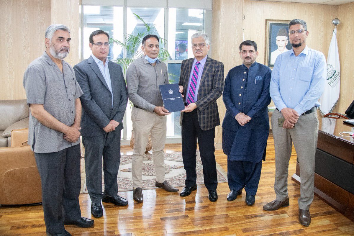 reportpemra's tweet image. Chairman PEMRA Mr. Muhammad Saleem Baig awarded Non-Commercial FM Radio license to NUML, Islamabad today 31st August, 2021.