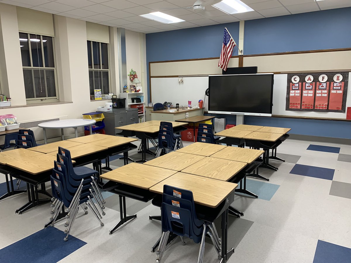 MrsHunwick's tweet photo. Worked from 9AM and left at 11:45PM to unpack over 100 boxes and clean the classroom to start getting ready for the littles. Much more to do but at least no more boxes. @GPSchools @GPMaire https://t.co/lfxbWZH8GB