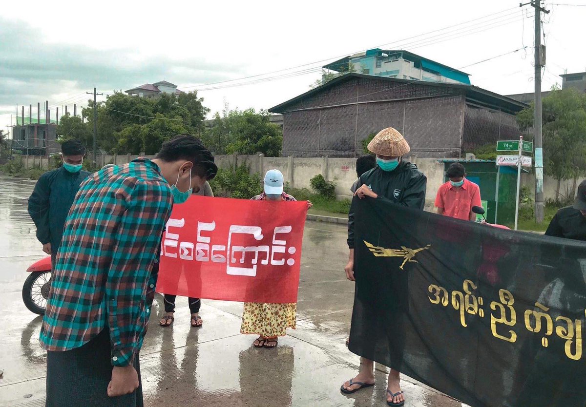 Protesters in Mandalay this morning (Aug 31) demonstrating against Myanmar's military junta while commemorating the one-month anniversary of the death of Ko Sai Ye Yint (Myo Chi Thu) who was killed during a violent raid by the dictatorship. 

Photos: CJ

#WhatsHappeningInMyanmar
