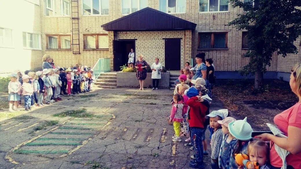 В предверии Дня Знаний дошколята детского сада "Аист" тренировались в эвакуации из детского сада. За пять минут все ребята дружно, без суеты вышли на построение.
#ГБОУ_ООШ_19_СП_Детский_сад_Аист #Детский_сад_Аист #детскийсадаист #новокуйбышевск