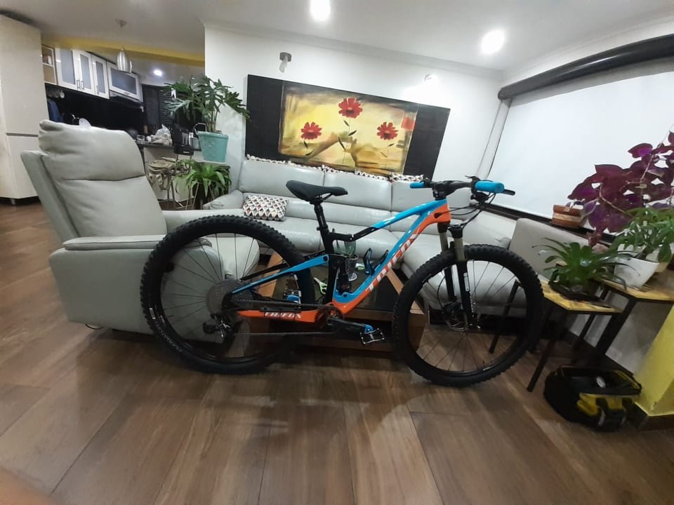 TrifoxBike's tweet photo. Orange and blue mfm100 frame
👉👉👉https://t.co/oSJ5nTWFbv
Size M and size XL are available, ship to European countries by DPD.
DUTY PAID, easy to buy.
#trifoxbike #mtbbike #carbonfork #carbonframe #bikecomponents #boostframe #mtbframe #fullcarbon #mountainbike #mountainlife https://t.co/88xujttQSs