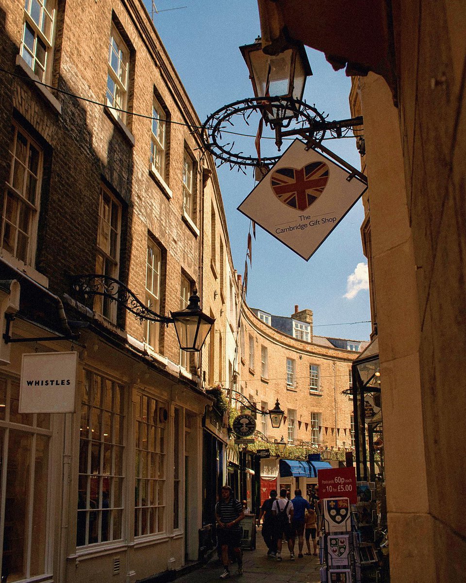 quarter_rose's tweet photo. The Cambridge Gift Shop is the perfect place to grab your souvenirs and gifts, or even just to browse some ornaments! ✨ Make sure you check them out next time you’re visiting Rose Crescent ☺️🎁 #cambridge #rosequarter https://t.co/tVzcnC9yw2