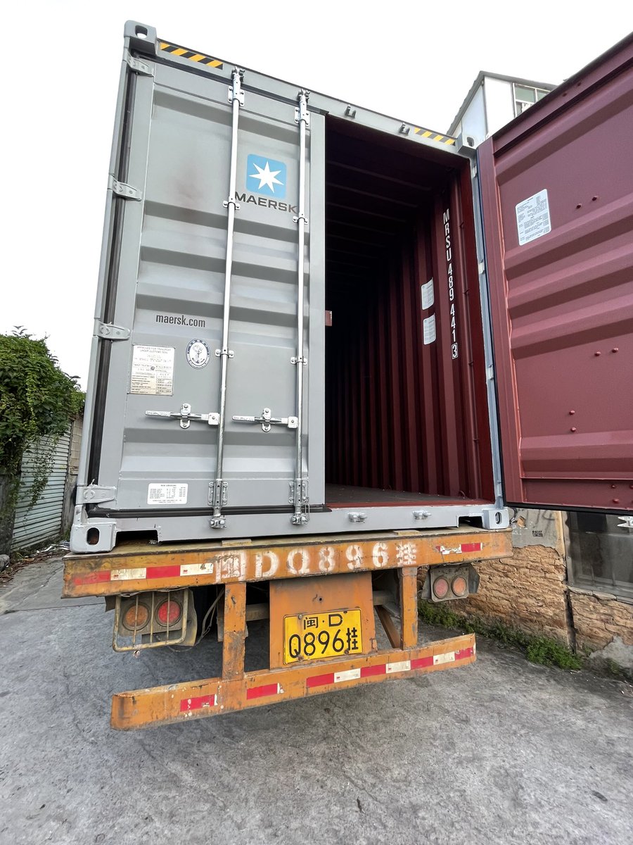 soliddisplays's tweet photo. What we can get is new container. Happy for loading happy to see the vessel can not shipping and arrived at on time. What js the crazy world. #shopfittings on time for the fashion https://t.co/G2CxCNhakp